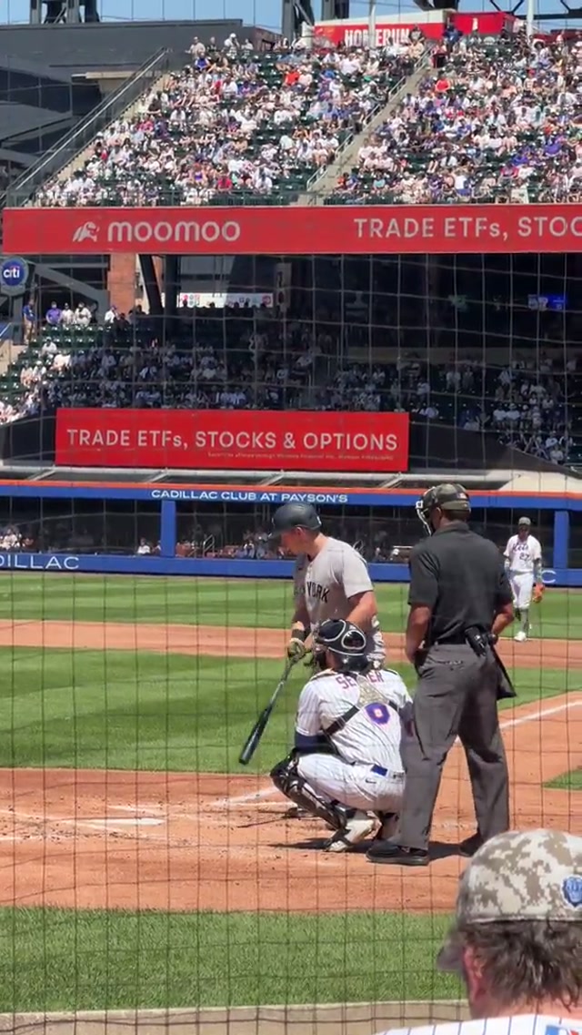 Rice breaks the ice 🧊 #yankees #mlb #subwayseries #benrice #homerun 