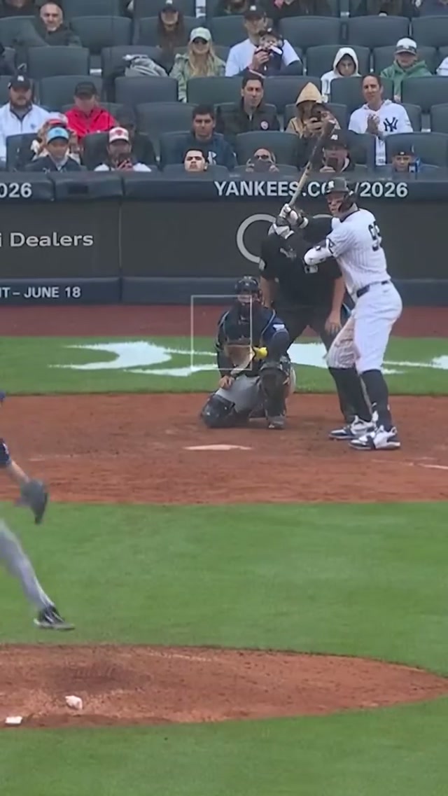 A Walk-Off to Remember 🫡 #yankees #mlb #walkoff #aaronjudge #homerun 