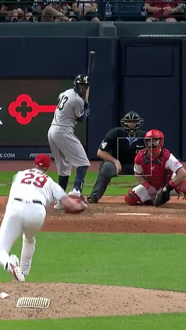 Another homer for @Jazz Chisholm Jr👑 with Cap’s bat 😂 #yankees #jazzchisholmjr #homerun #aaronjudge 