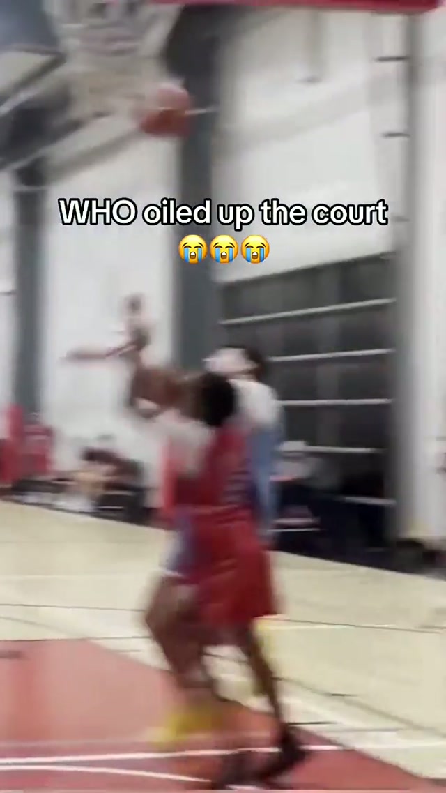 Bro falling is KILLING me 😭😭😭 #basketball #lowlights #giftok #nba 