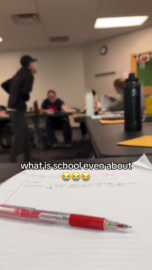 He got the girls laughing tho 👀 #school #giftok #basketball #relatable 