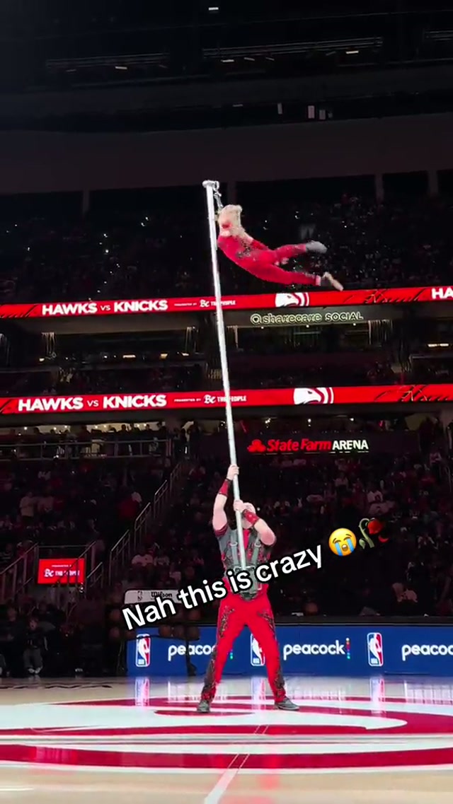 What is happening 😭 #helicopter #halftime #hawks 