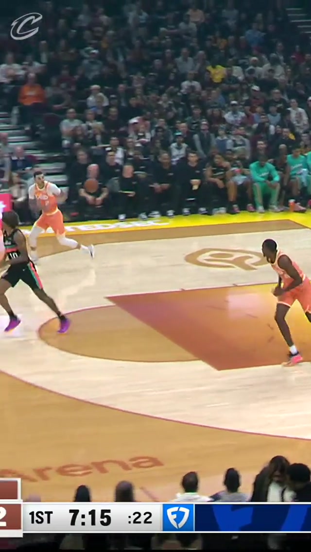 🎯 Pinpoint from Zo. #LetEmKnow #Cavs #LonzoBall #NBA 