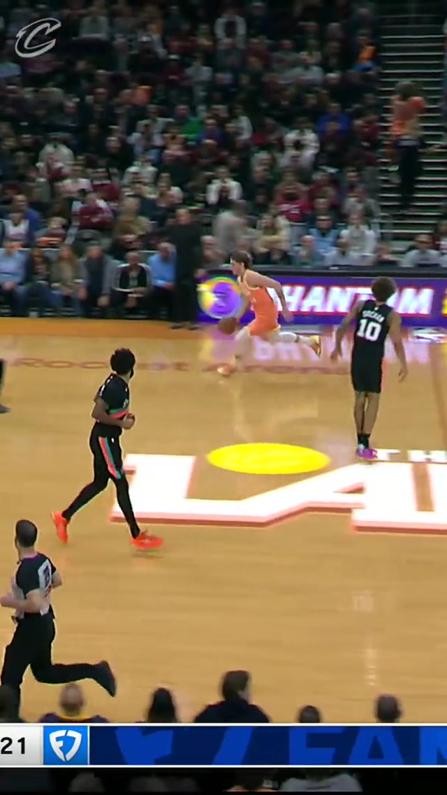 🇦🇺 OMG LUKE TRAVERS. #LetEmKnow #Cavs #NBA 