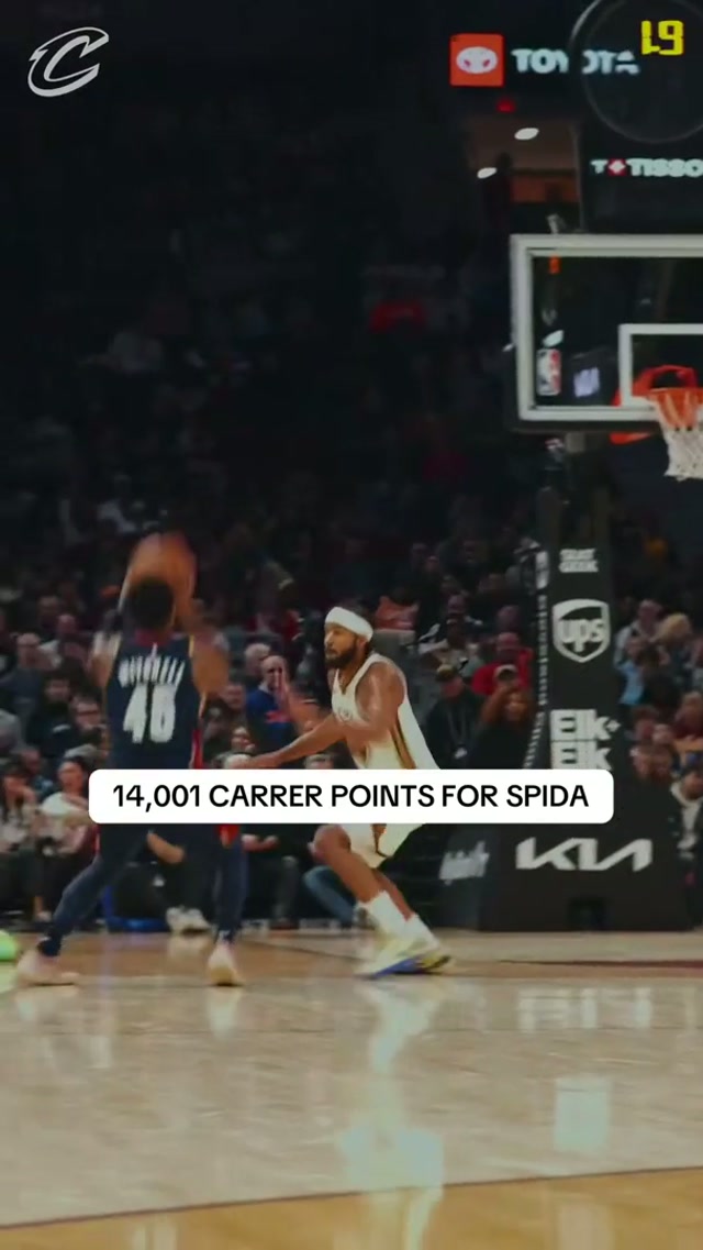 OBVIOUSLY his 14,001st point would be a three right before the half buzzer... OBVIOUSLY!

@Spida | #LetEmKnow