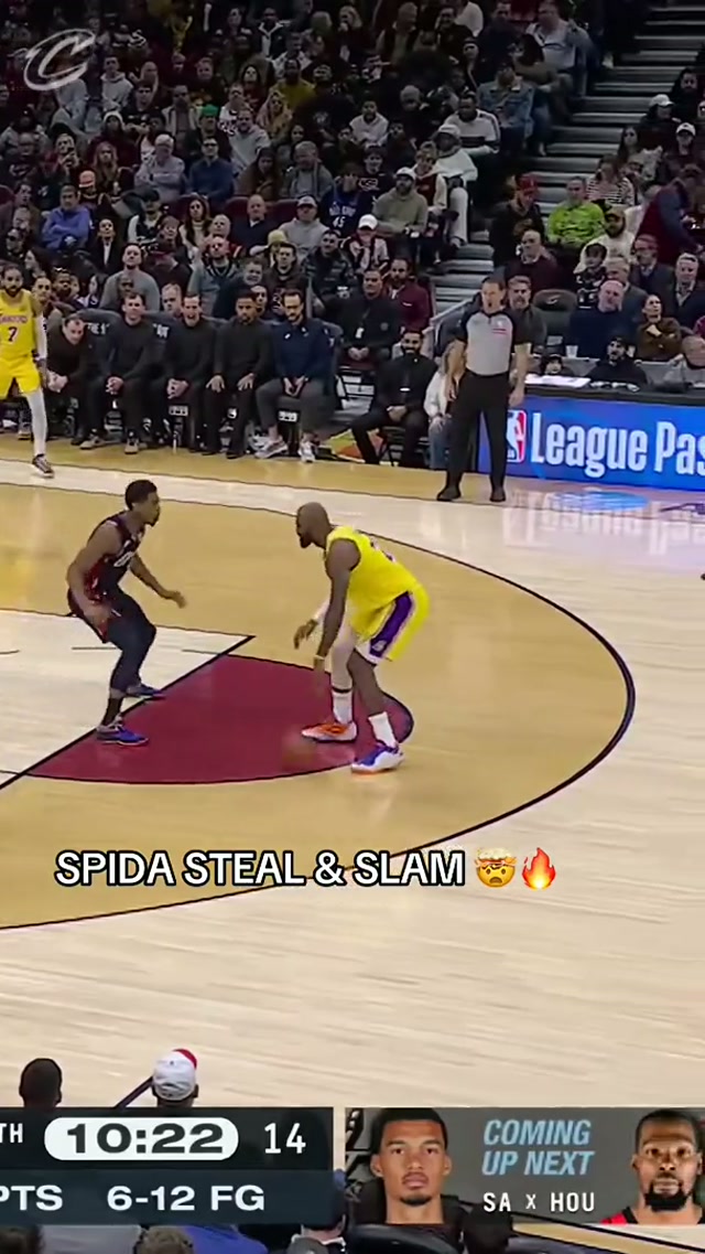 DONOVAN DUNKS. #cavs #cleveland #nba #donovanmitchell #cavslakers 