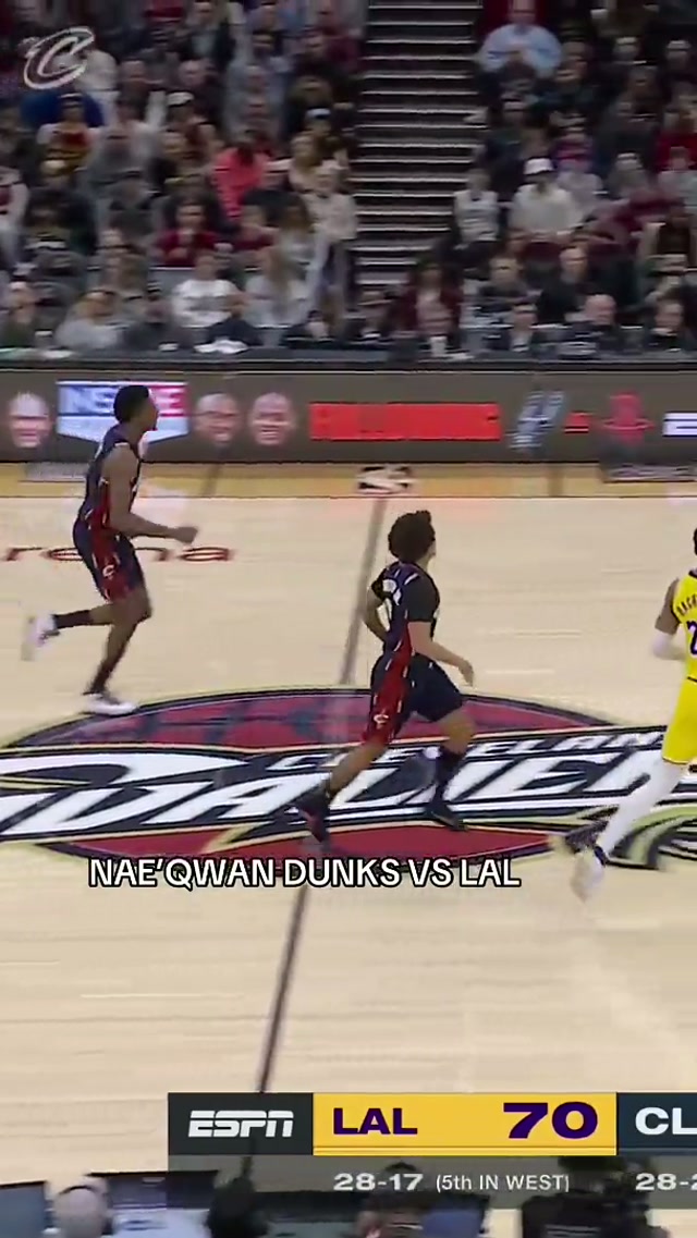 THIS MAN CAN DUNK. #cavs #cleveland #nba #cavslakers #naeqwantomlin 