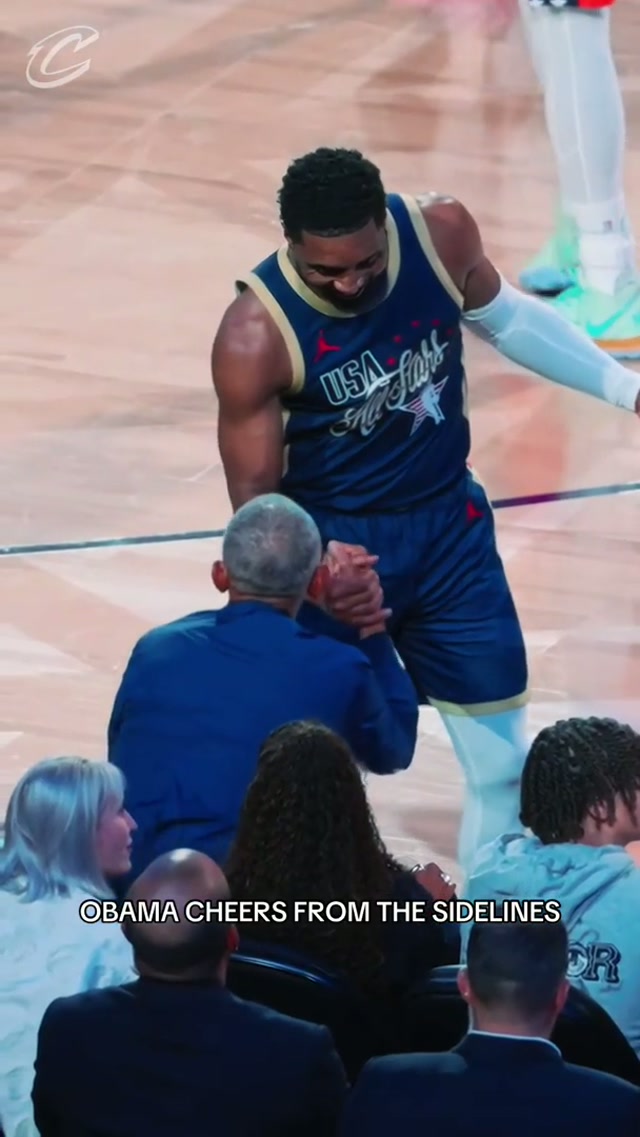 🇺🇸 Former President Obama cheers on Team Stripes, Donovan, and Team USA from the sidelines at All-Star! #LetEmKnow #NBAAllStar #DonovanMitchell