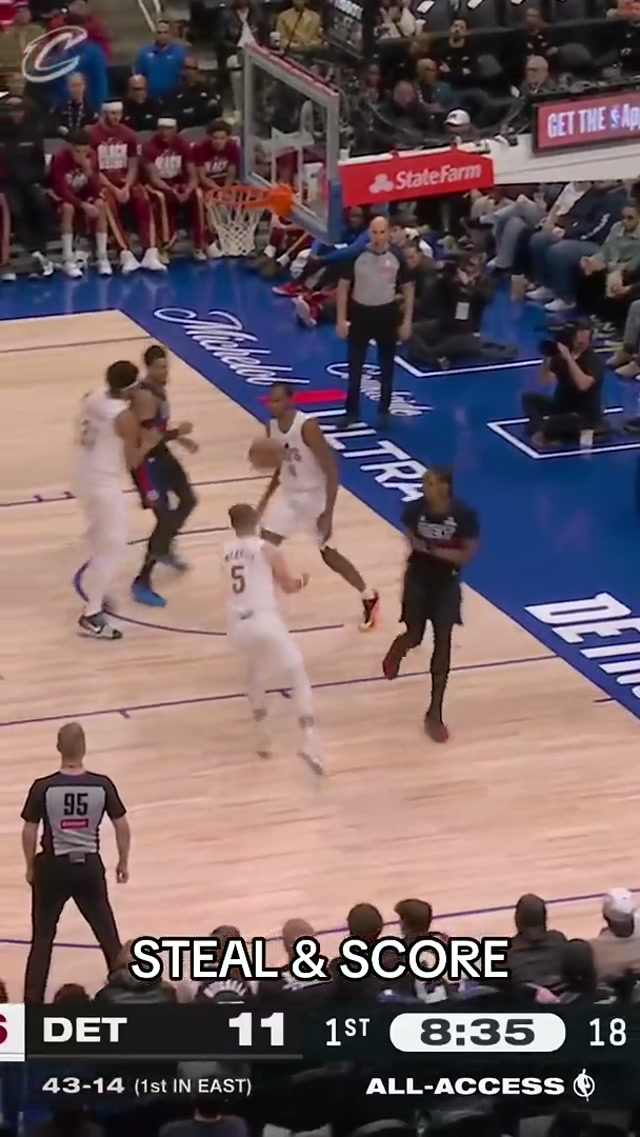 STEAL 👏 AND 👏 SCORE 👏, SAMMY 👏. #LetEmKnow #SamMerill #NBA 