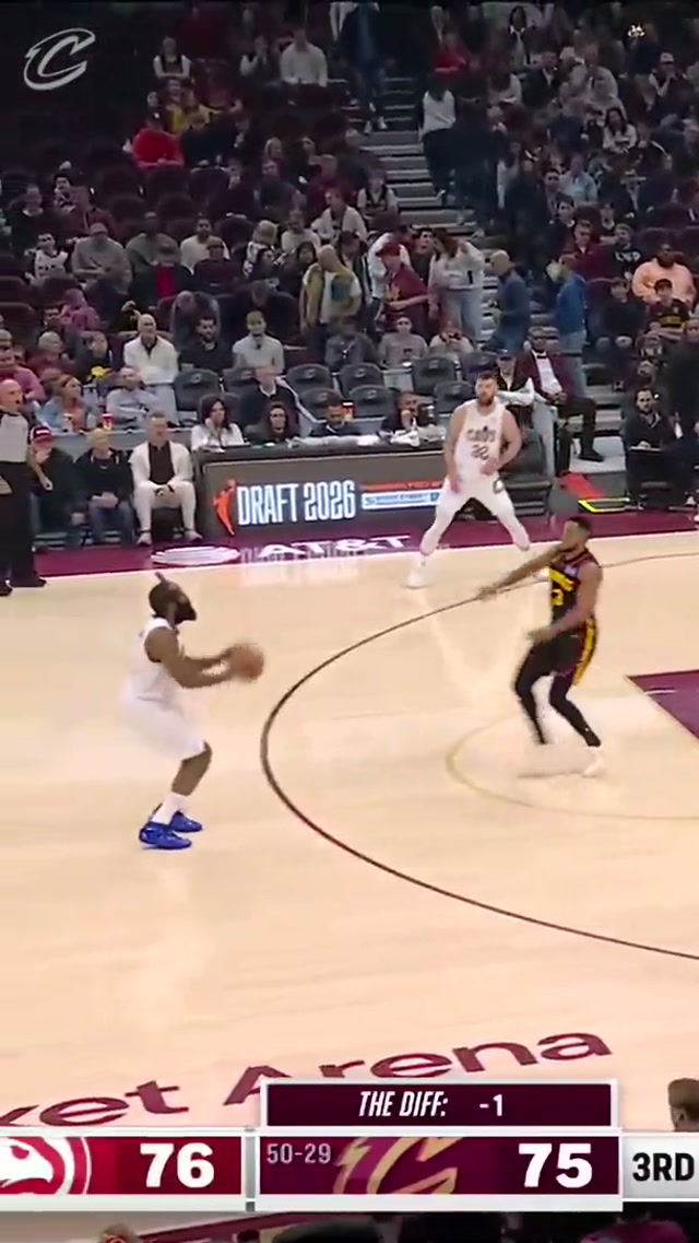 WHOLE LOTTA THREES IN THE THIRD. #cavs #basketball #clevelandcavaliers #nba