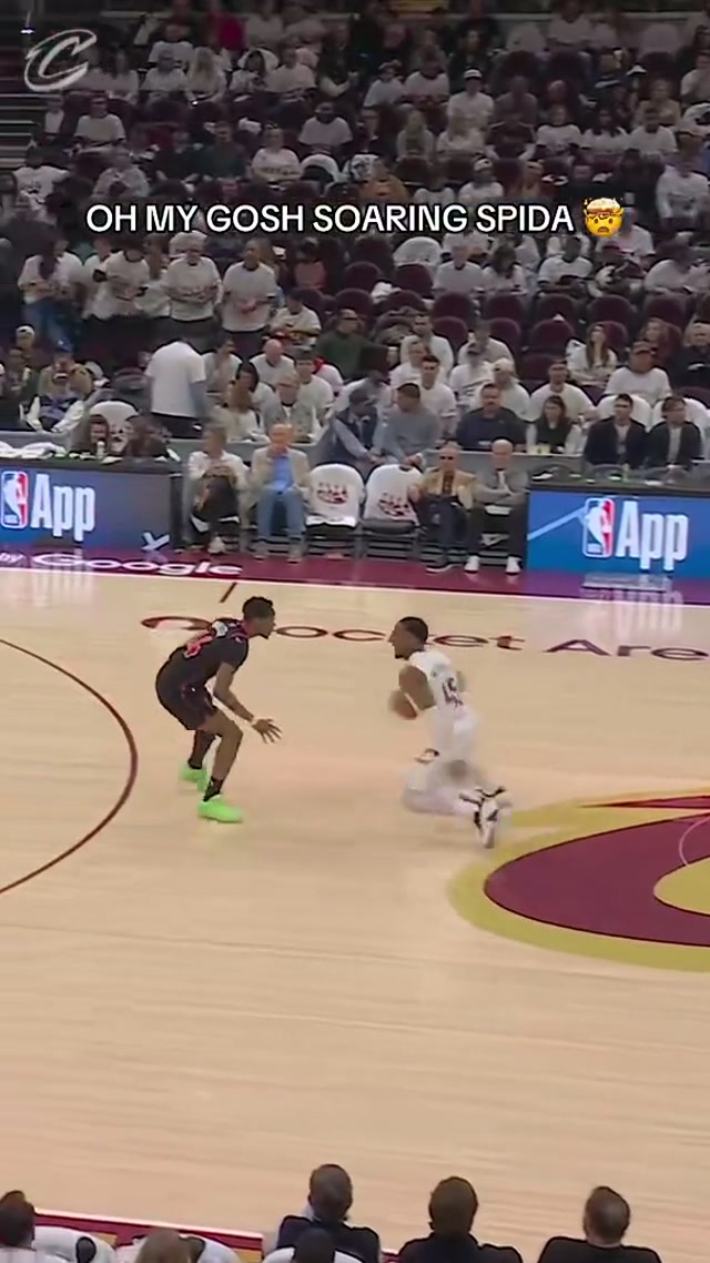 🫣 YALL EVER SEEN A FLYING SPIDA BEFORE?! #donovanmitchell #nba #nbaplayoffs #cavs #basketball 