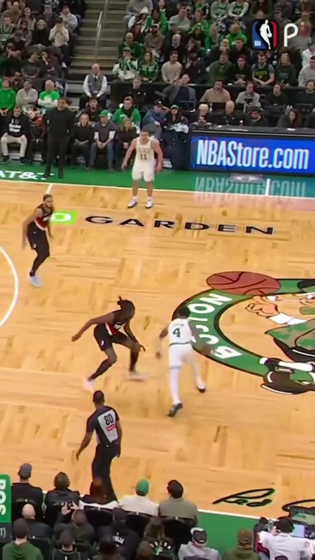 2 buzzer beaters from the Buzzer Beater God 🫡🔥 #fyp 