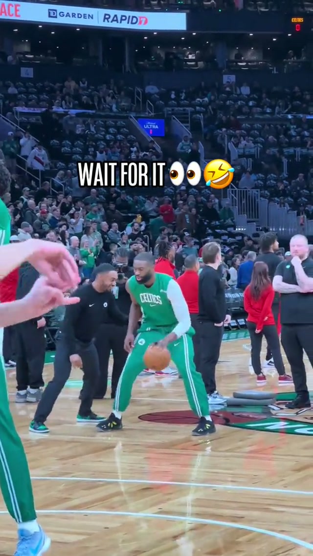 Million likes and we will buy JB a belt 🤣

#nba #celtics #jaylenbrown #pantsontheground 