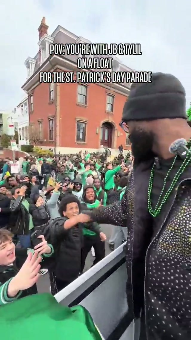 JB x Tylil for the parade was a movie 🤣🎬 #jaylenbrown #tylil #tylilshow #boston #celtics 