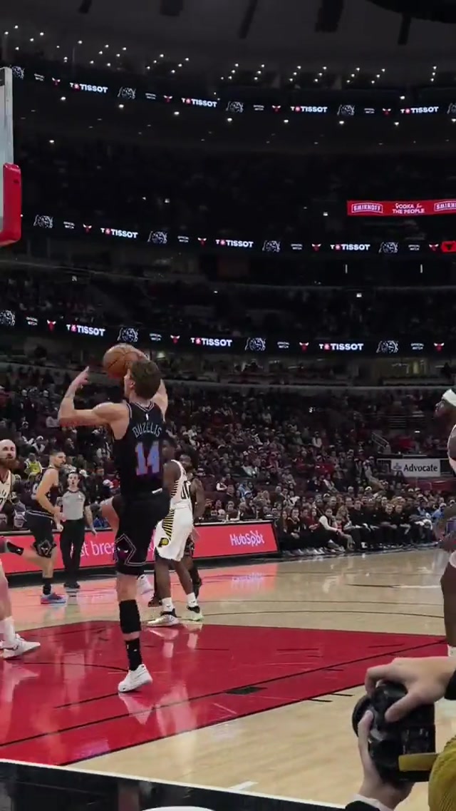 MATAS WITH DA HAMMER 😮‍💨🔥 #matasbuzelis #dunk #highlights #basketball #chicagobulls 