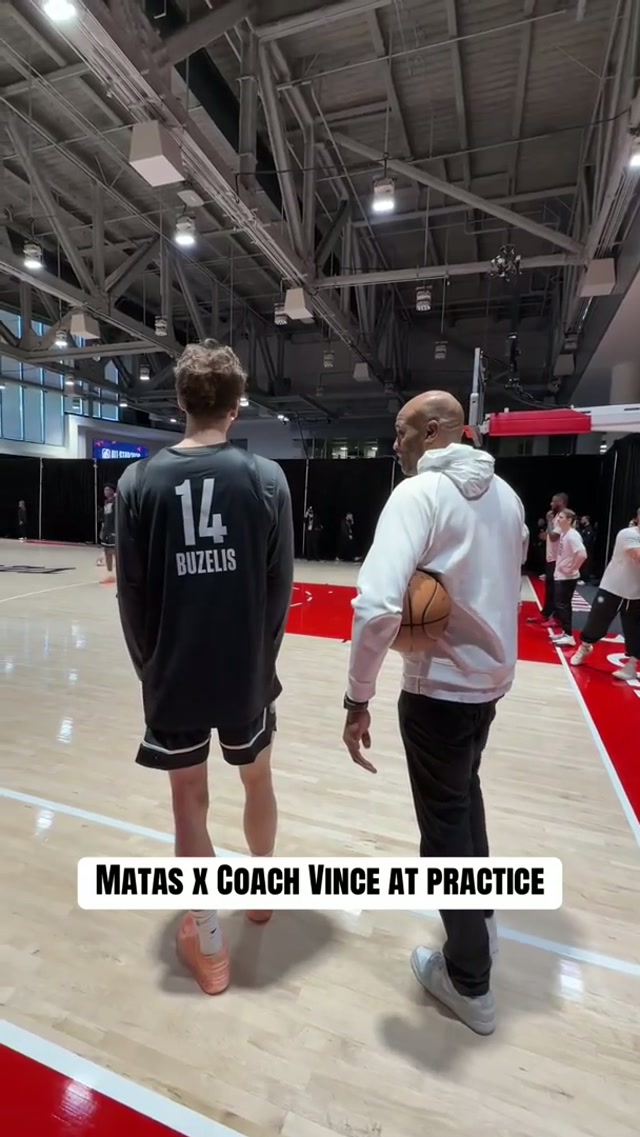 Matas taking in all the knowledge at #NBAAllStar! ⭐️⭐️⭐️ #nba #chicagobulls #allstar