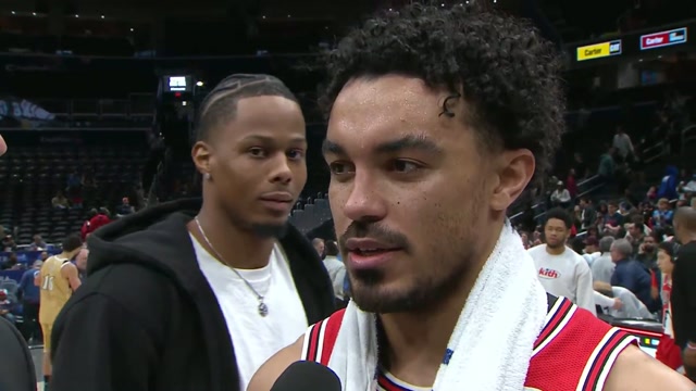 Isaac be like 👀😂 #sideeye #chicagobulls #funny #interview #meme 