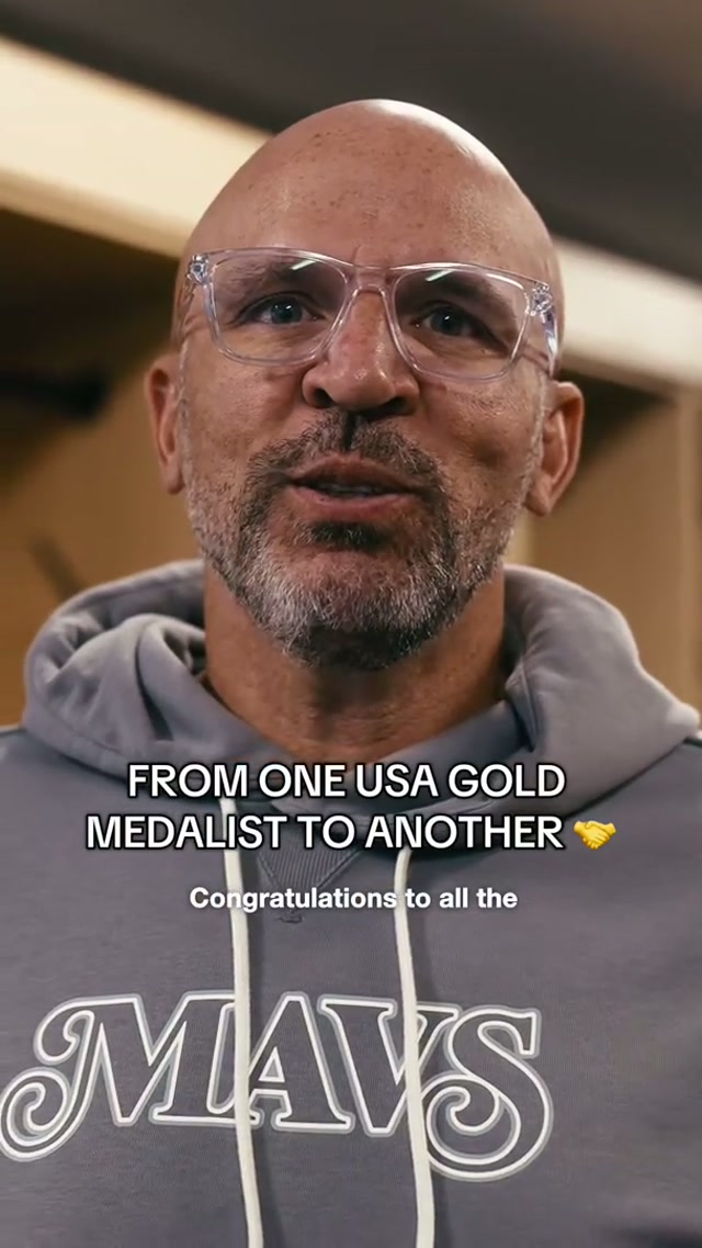 Coach showing love to Team USA’s medalists 🇺🇸🏅 #teamusa #olympics #hockey 
