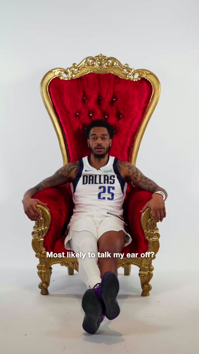 This locker room does not come with a mute button 😂 #superlative #nba #dallasmavericks #basketball 