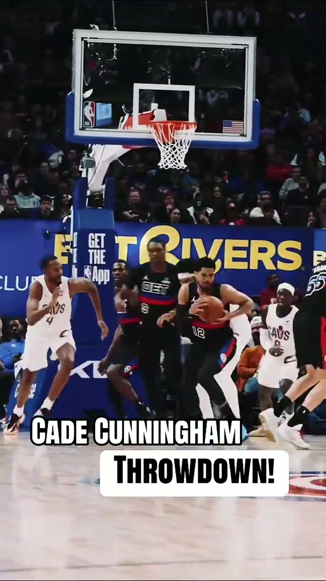 A Deuce dunk for the feed 