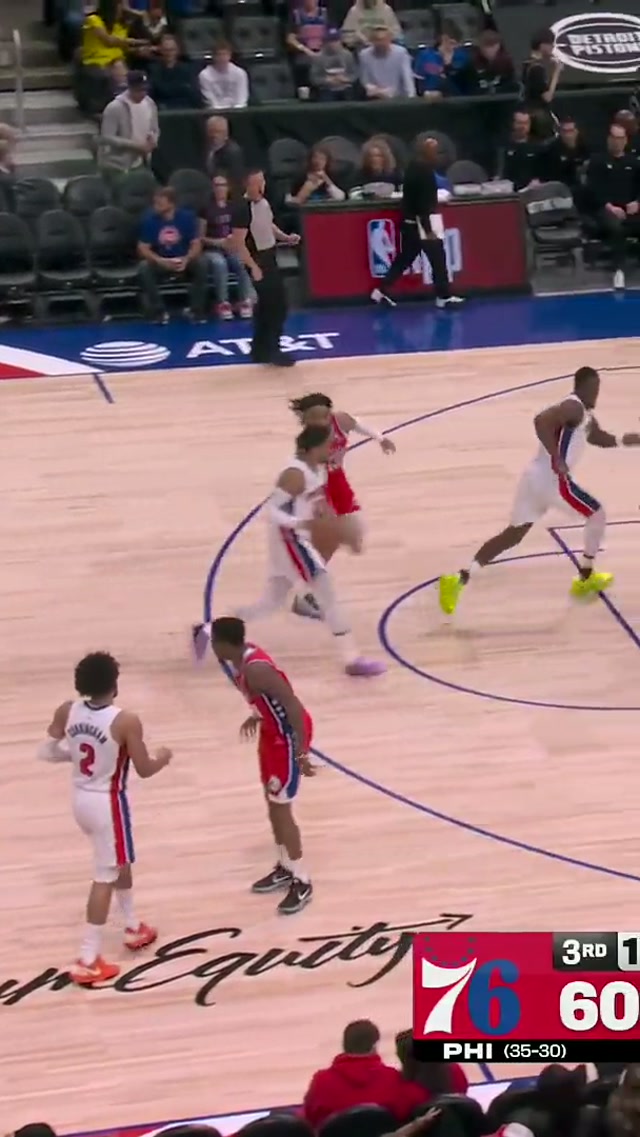 JD OVER TWO DEFENDERS 🤯