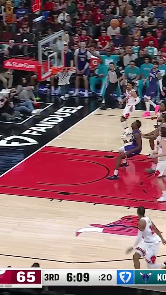 our @kiausa mvp for february is kon knueppel! 🏆
▫️ team-high-tying 21.5 PTS on 50% shooting
▫️ NBA-high 49 3PM on 49% shooting
▫️ broke NBA rookie 3PM record on 2/26
▫️ has 20 more 3PM (211) than any other NBA player this season