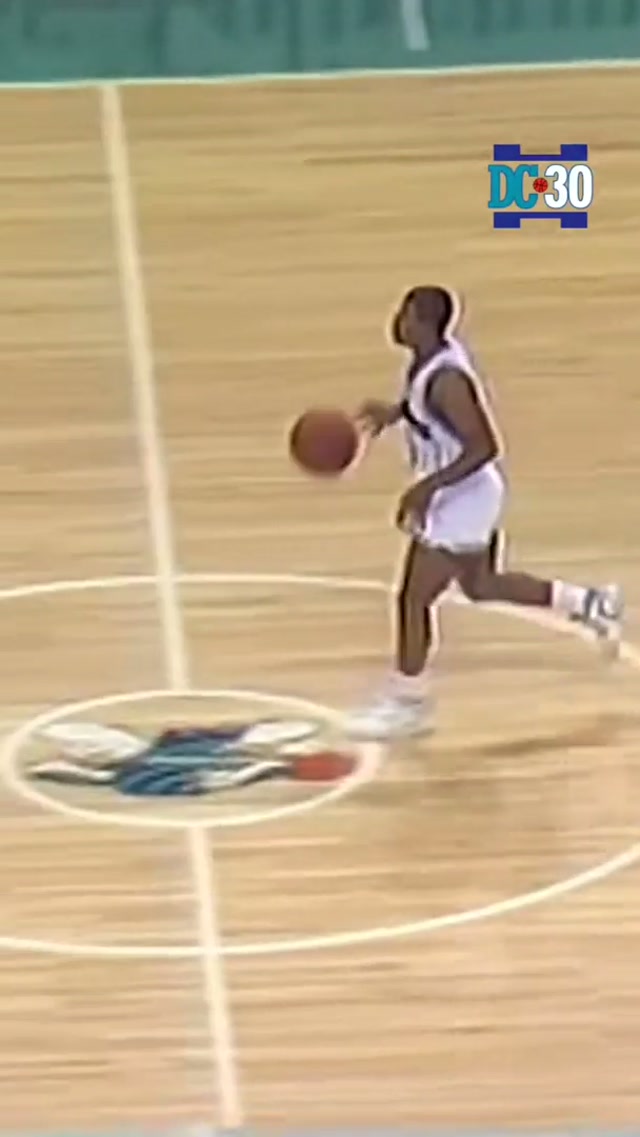 moments when Dell called game 😤 it’s almost time to celebrate DC30 #charlottehornets #dellcurry #legacy 