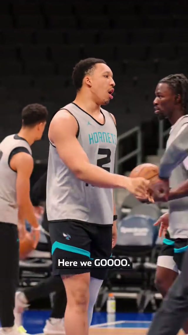 nobody: 
grant & ryan: AHHHHHHHHHH
#charlottehornets #micdup #grantwilliams 