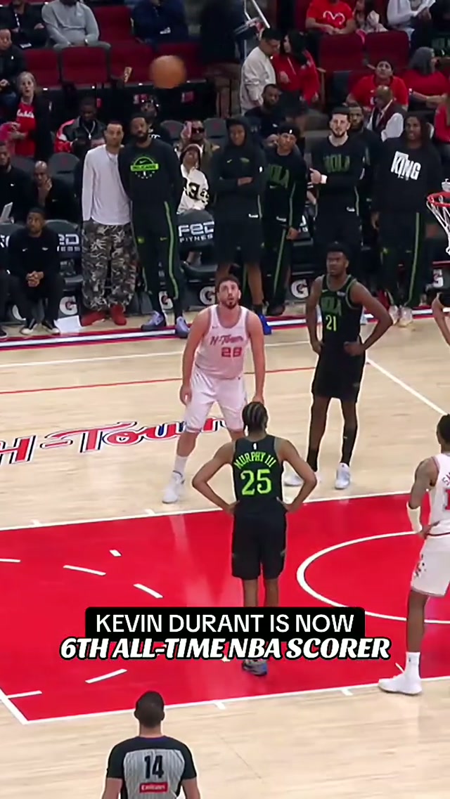 HISTORY MADE. 

With this bucket, KD passes Dirk Nowitzki to advance to 6th all-time in NBA scoring 👏