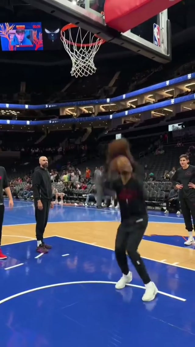 spontaneous pregame dunk contest? why not 🤷‍♂️