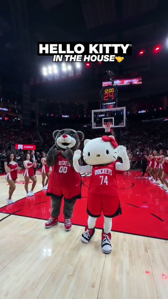 @hellokitty reppin’ the Rockets tonight! 🤩