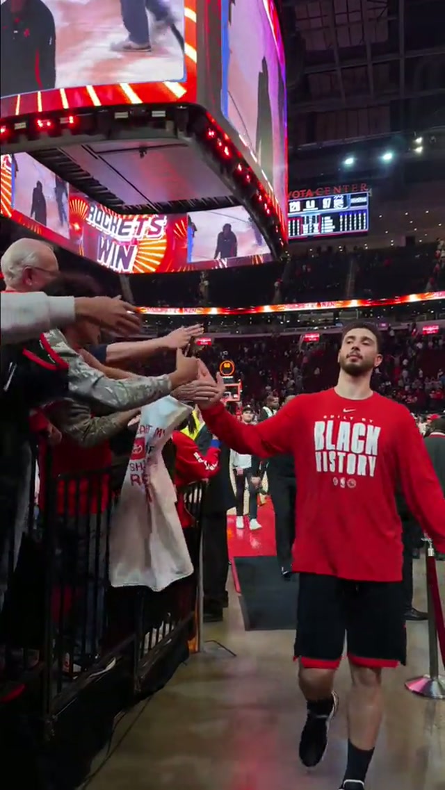 20th W in front of the home crowd 🔥 #ALLFIRE #Rockets 