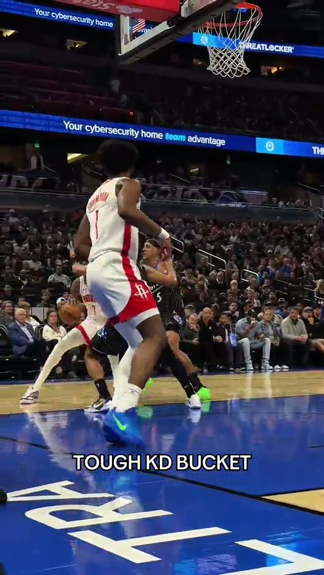 knocks it down over 2 defenders 😮‍💨 #kevindurant #kd #nba #basketball #rockets 