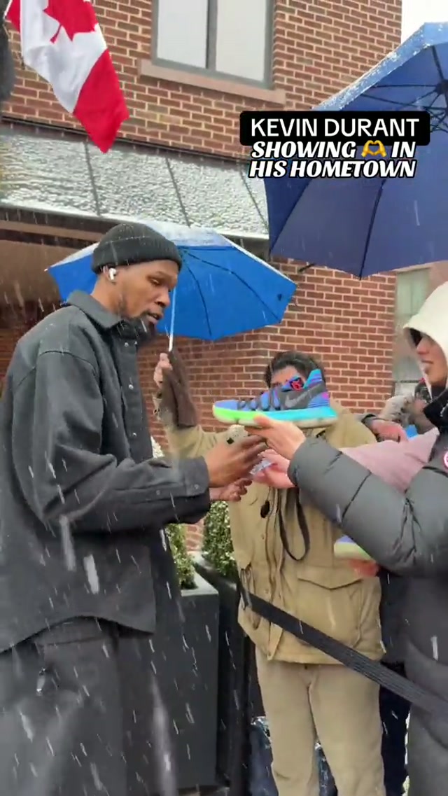 DC fans rlly braved the snow 🥶