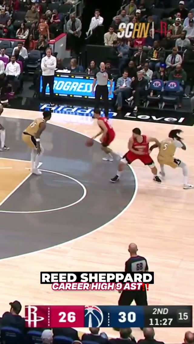 Reed COMMANDING the floor 🗣️ #ALLFIRE #Rockets 