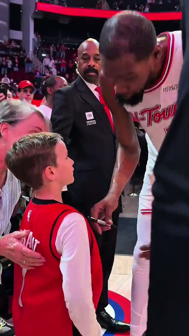 Friday night DUB 🤘 #rockets #NBA #basketball 