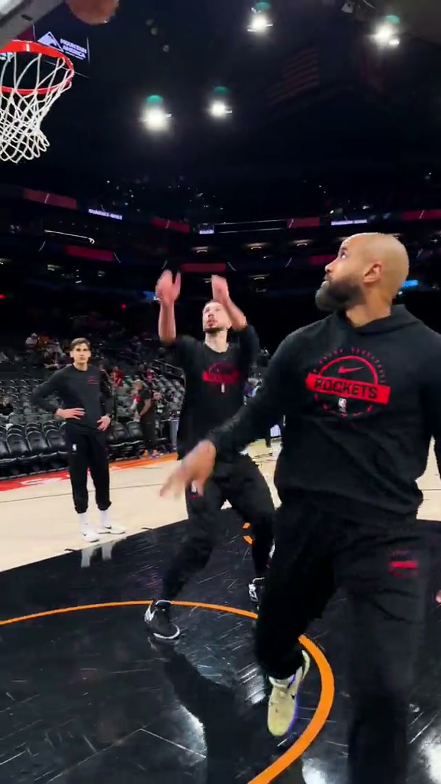 taking every chance to mess with each other 💀 #AmenThompson #AlperenSengun #Rockets #NBA 