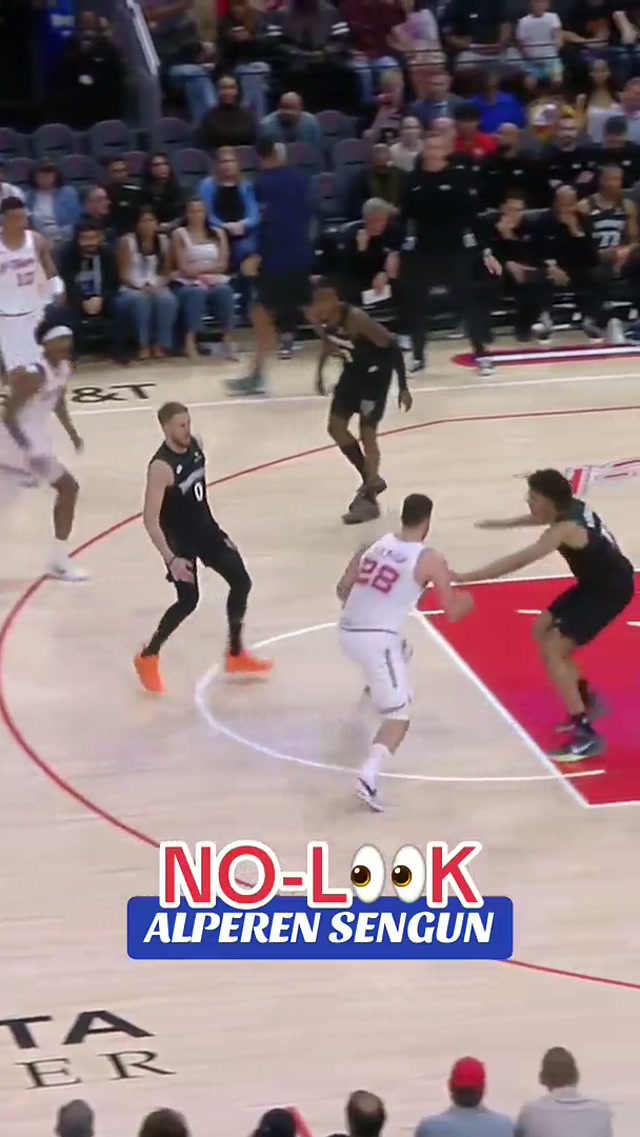 INSANE dime to Amen 🤯 #AlperenSengun #AmenThompson #Rockets #NBA 