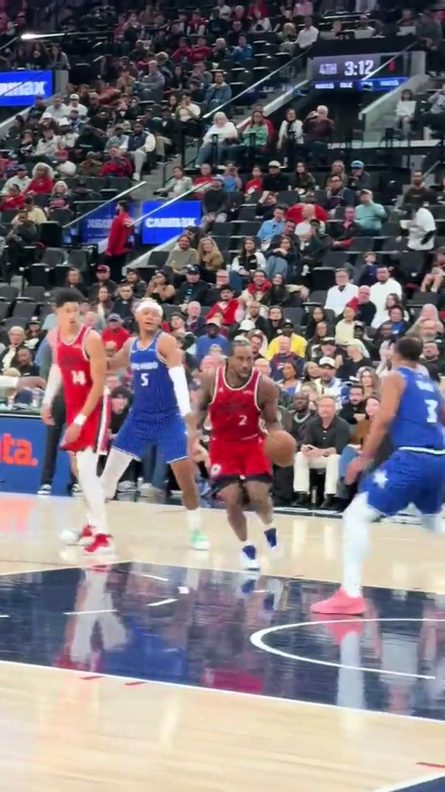 Kawhi doing Kawhi things 🖐🏿 #fyp #kawhileonard #nba #clippers #basketball 