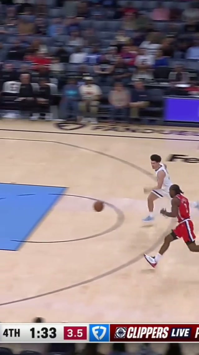 The Klaw can do it ALL 🖐🏿🔄 #basketball #kawhileonard #clippers #nba #basketballtiktok 