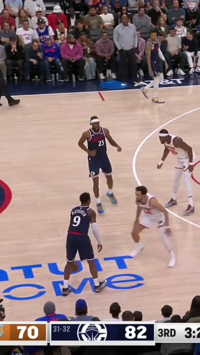 Dropped him and scored a three! 😱 #nba #basketball #basketballtiktok #clippers #fyp 