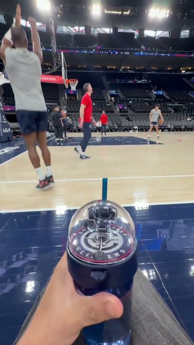 Admin getting ‘em warmups in 🎯 #nba #clippers #fyp #basketball #basketballtiktok 