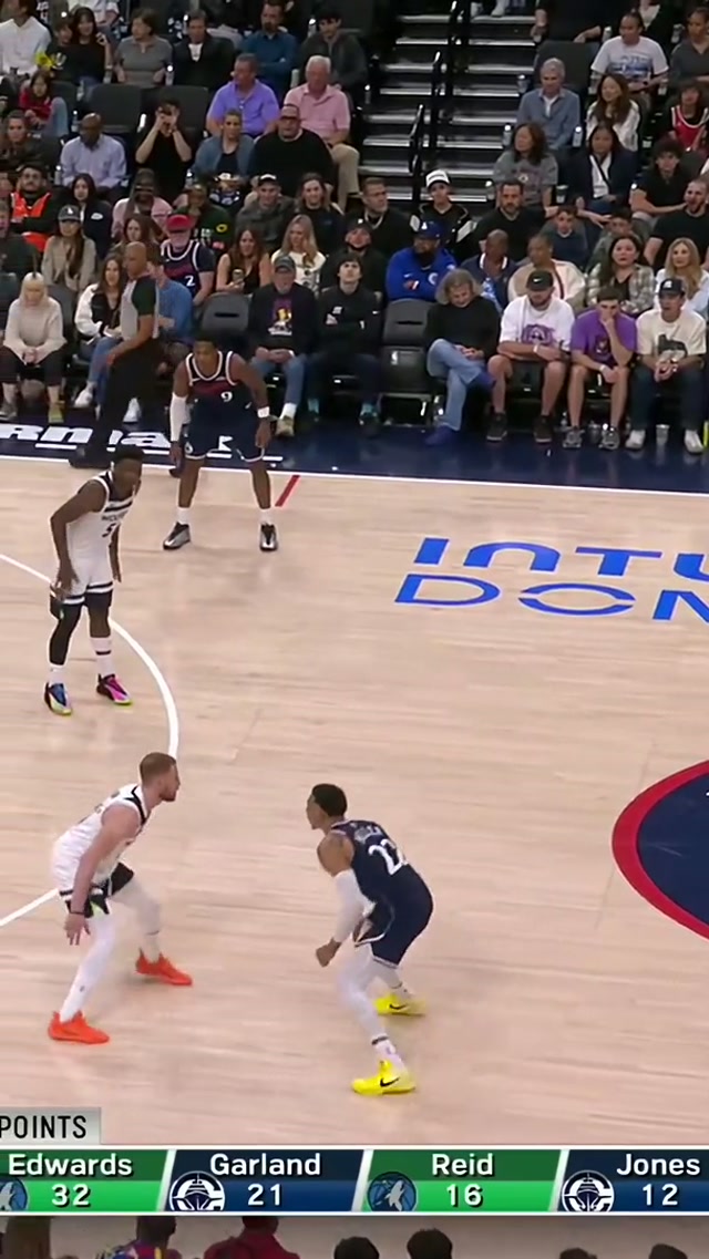 OMG JORDAN MILLER!! 😱 #nba #basketball #basketballtiktok #clippers #hoops 