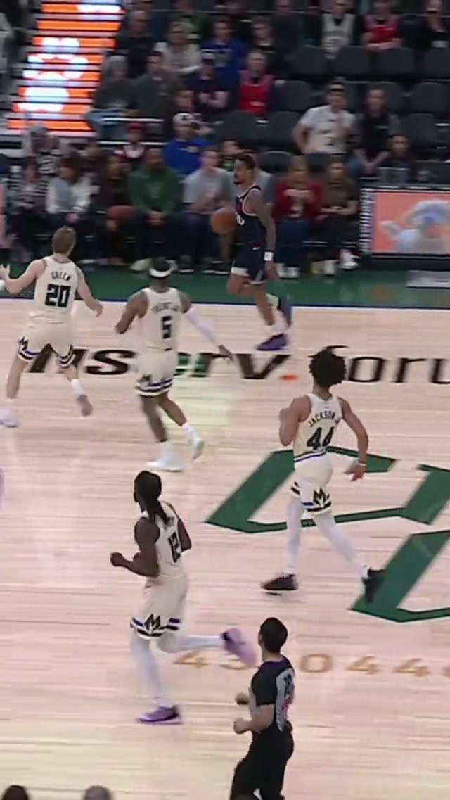 John Collins hit ‘em with the spin move 🌪️ #nba #basketball #clippers #fyp #basketballtiktok  