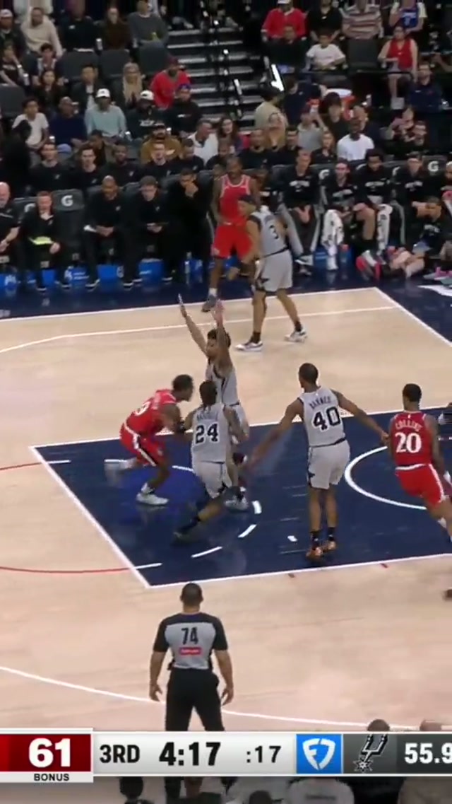 How did Benn do THAT?! 😱 #basketball #basketballtiktok #nba #clippers #fyp 