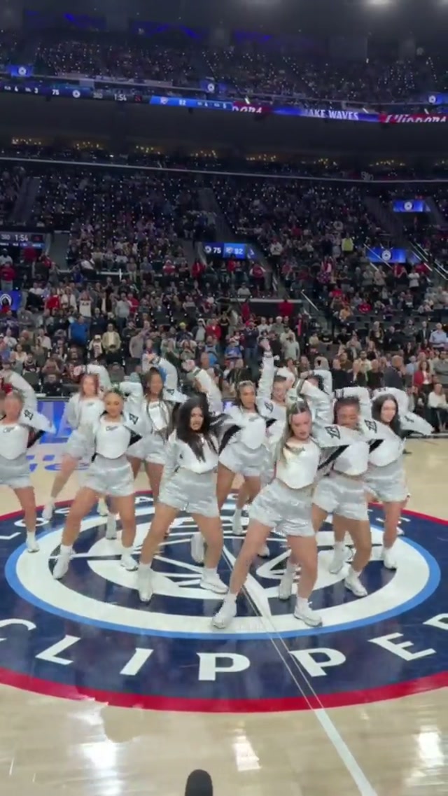 @UCLA WBB in the building performing their ICONIC dance ✨💙 #ucla #NBA #clippers #fyp #dance 