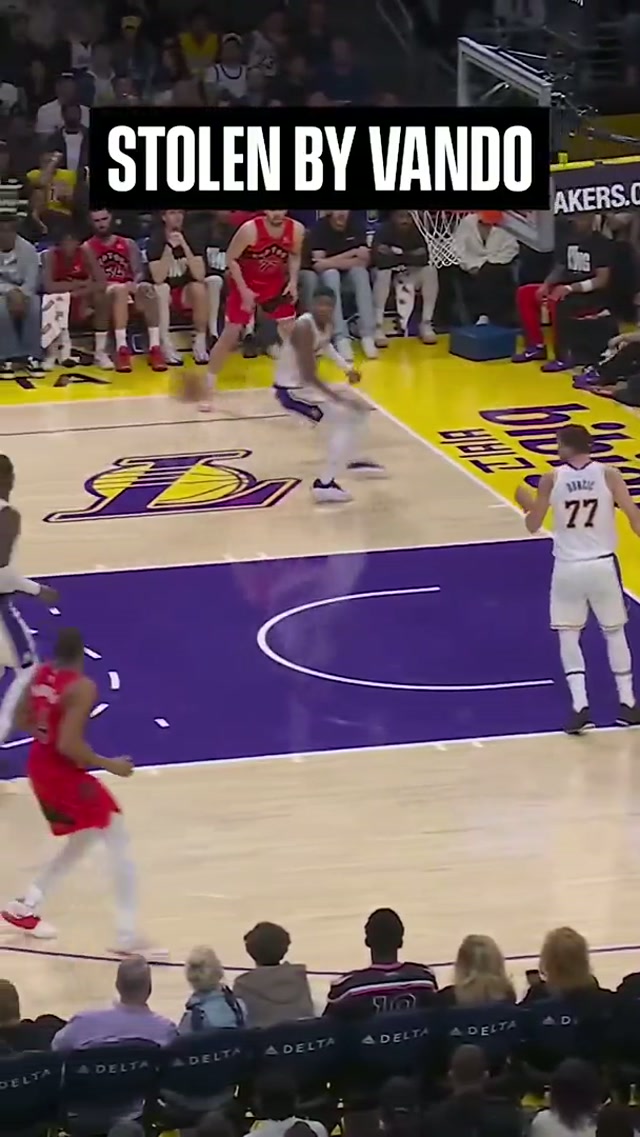 Vando took it and took OFF #Lakers #NBA