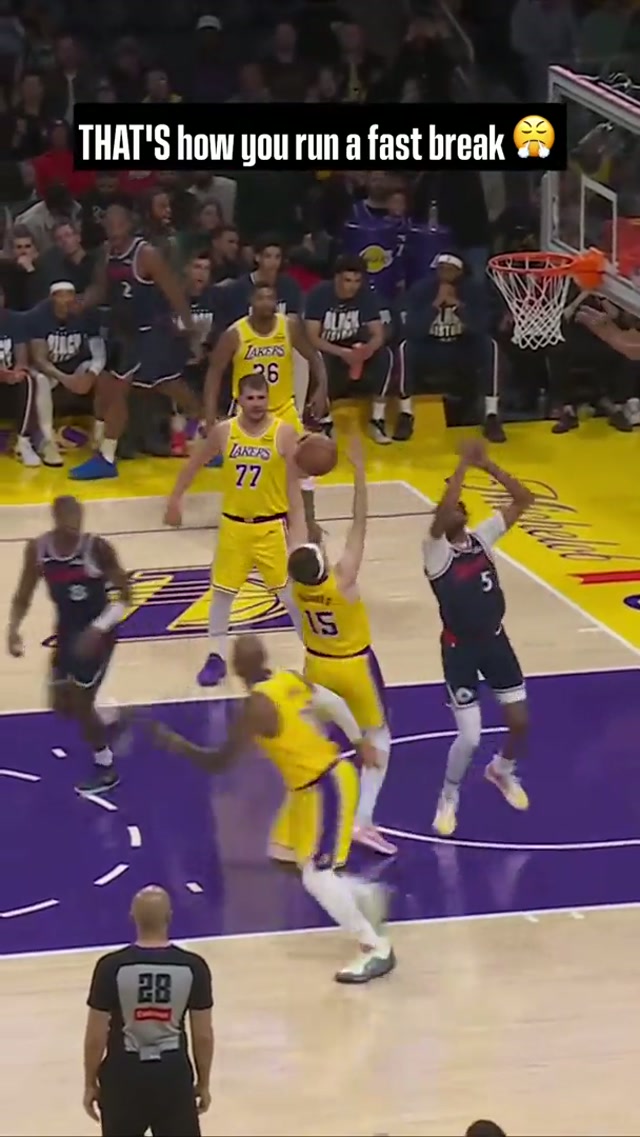 Bron to DA alley-oop had the whole squad PUMPED #Lakers #NBA 