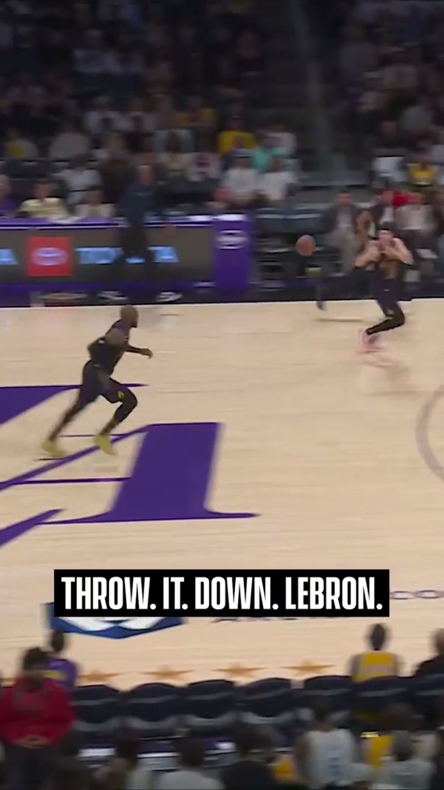 The crowd LOVED this SLAM by LeBron #Lakers #NBA