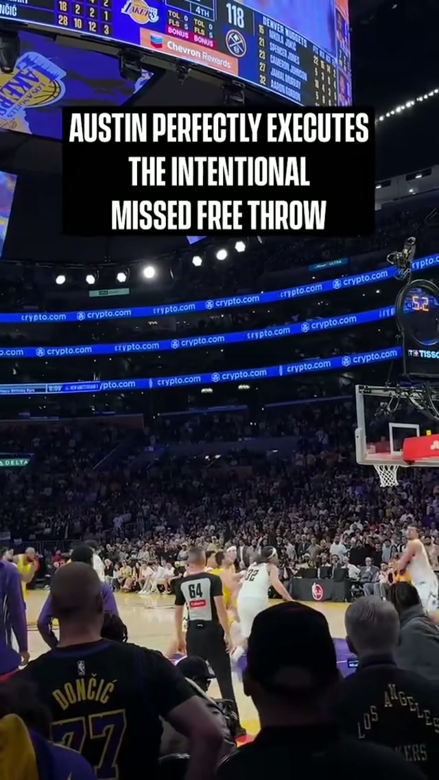 The PERFECT intentional miss, Austin. #Lakers #NBA 